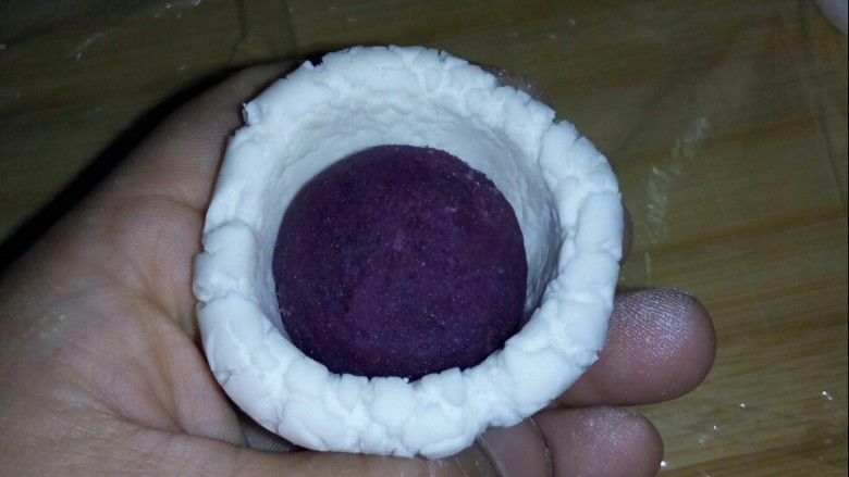 糯米紫薯糕,面团包紫薯。