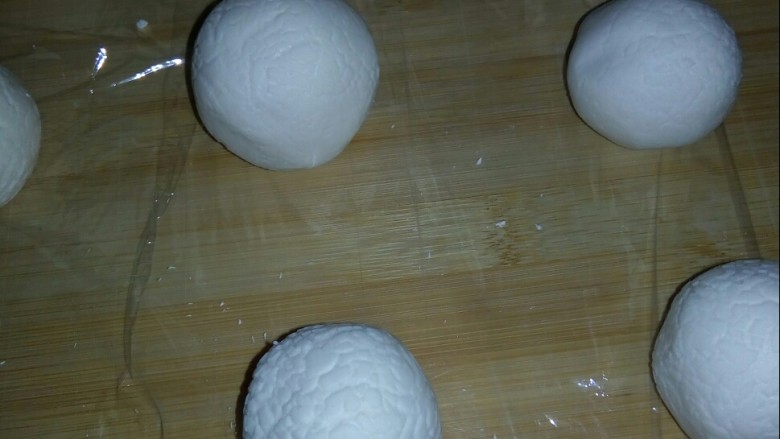 糯米紫薯糕,全部按包汤圆的手法，包好。