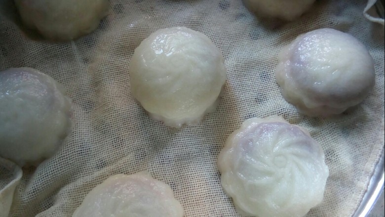 糯米紫薯糕,蒸好的糯米紫薯糕。