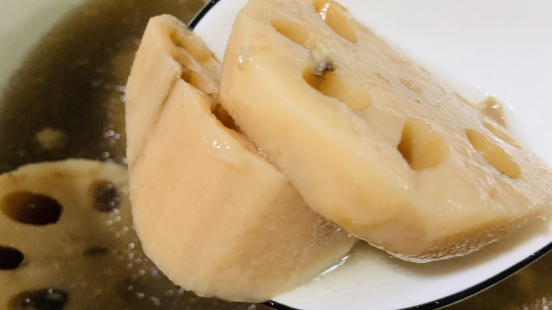 筒骨莲藕汤,时间到,搅拌一下,直接盛碗