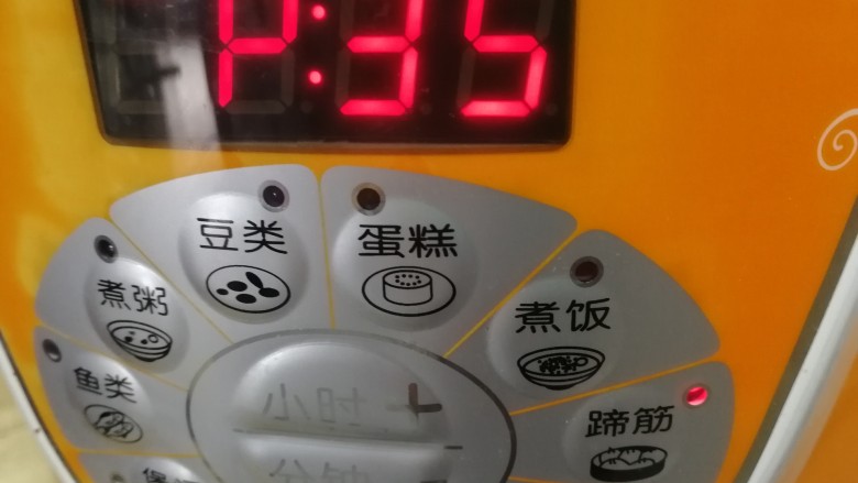 胡萝卜炖牛腩,蹄筋档,35分钟。