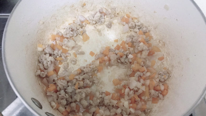 芝士焗土豆泥,最后下洋葱。