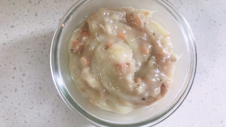芝士焗土豆泥,把土豆泥放烤碗里