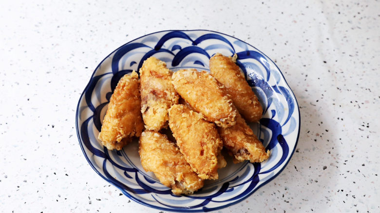 蛋黄焗鸡翅,盛出备用