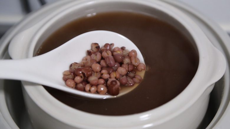 红豆薏米糊,炖约1小时,红豆和薏米开花了