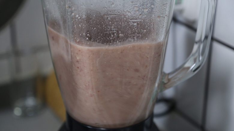 红豆薏米糊,开启料理机,开始搅拌