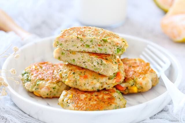 鲜虾玉米饼,一款低脂低热、美味营养的鲜虾玉米饼就做好了!