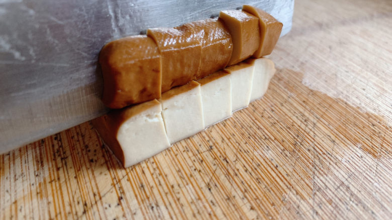毛豆炒香干,后切丁~