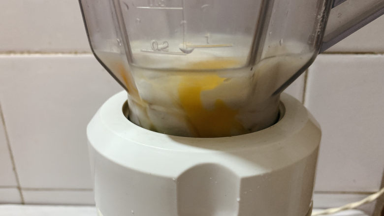 山药鸡蛋糕,如果没有酸奶,或者是小朋友不爱酸奶味也可不加,直接加少许白砂糖调味。