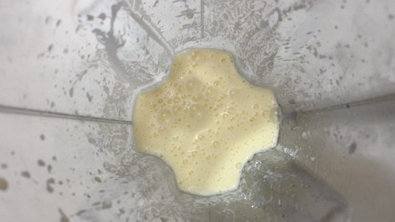 山药鸡蛋糕,磨成糊糊装,山药没有颗粒。