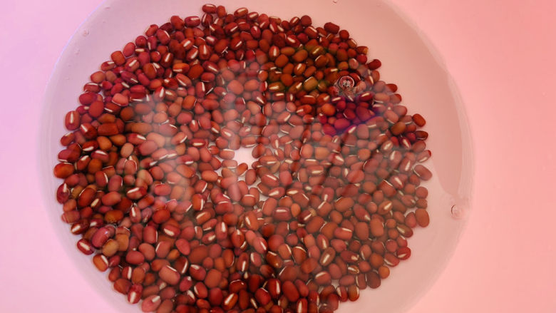 红豆薏米糊,泡水里，2小时