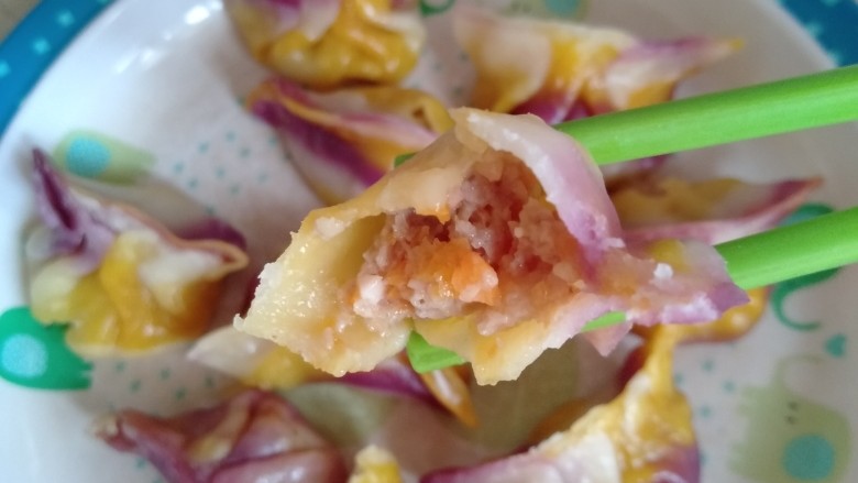 三色饺,挺好吃,很香