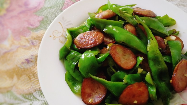 <span style="color:red">青椒</span><span style="color:red">炒</span><span style="color:red">香肠</span>