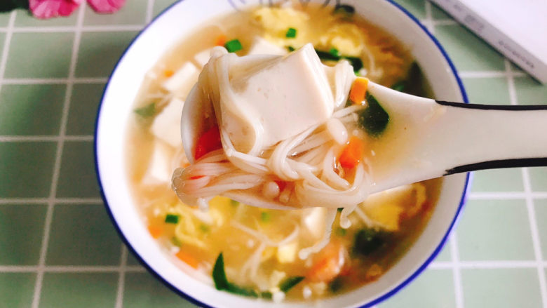 金针菇豆腐汤,开吃了,味道超级鲜美!