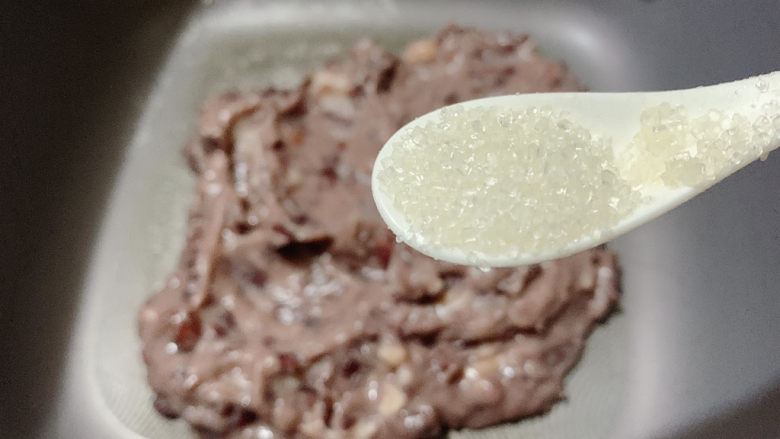 红豆派,加少许白砂糖,调味。