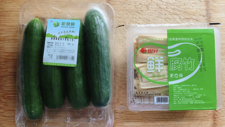 黄瓜拌腐竹,食材如图,所示示意。青瓜一根/腐竹三分之一(一人份)