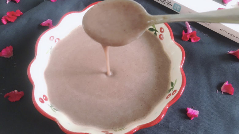 红豆薏米糊,浓稠度刚刚好,喝起来很香甜美味,美味又减肥去湿,喜欢的小伙伴也试试吧!