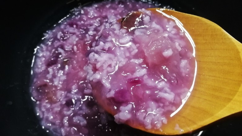 紫薯银耳粥,银耳软糯,胶质满满。