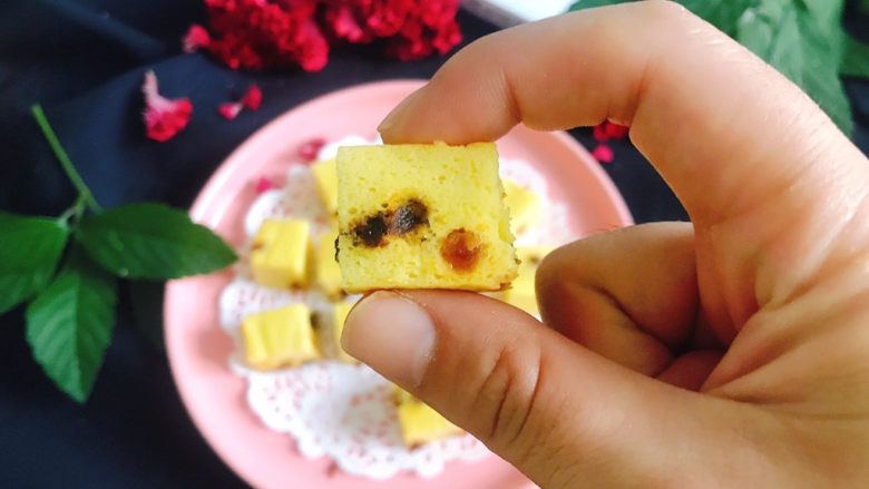 山药鸡蛋糕,入口即化,还有浓浓的奶香味,适合12个月以上的宝宝