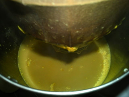 红豆薏米糊,取走滤网架,使渣浆混合,