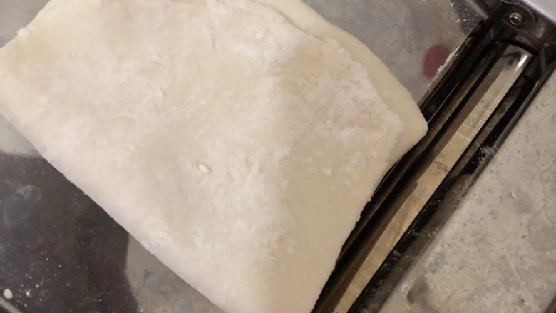 番茄瘦肉面,来回压几遍,途中粘点面粉