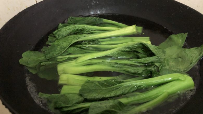 蒜蓉菜心,加入后,翻一下