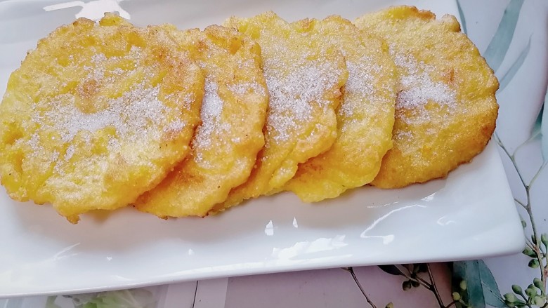 黄金玉米饼,来张近图,超级美味外脆里嫩,开吃。