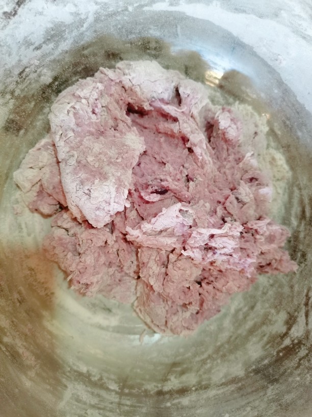 紫薯小馒头,用筷子把它搅成絮状