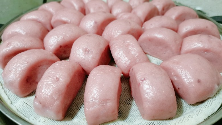 紫薯小馒头,发酵好后直接中火蒸30分钟即可关火