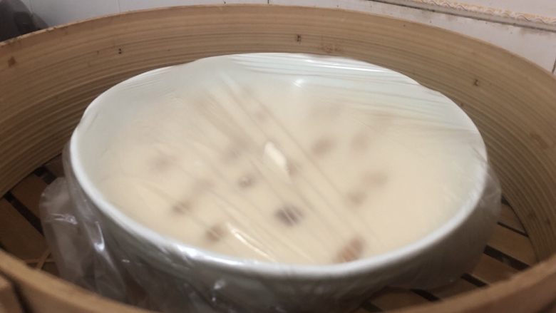 山药鸡蛋糕,盖盖,中火蒸40分钟