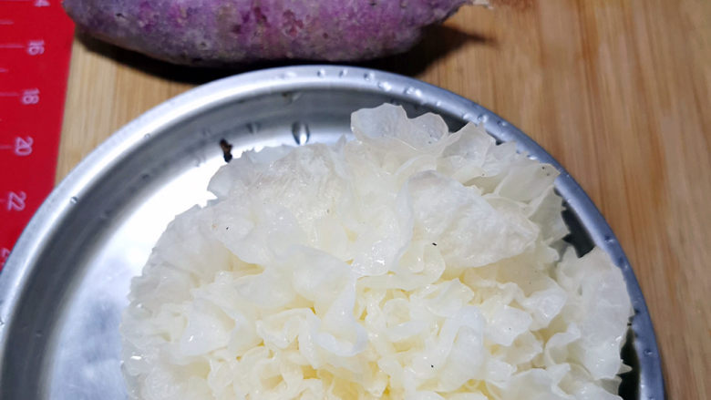 紫薯银耳粥,食材准备