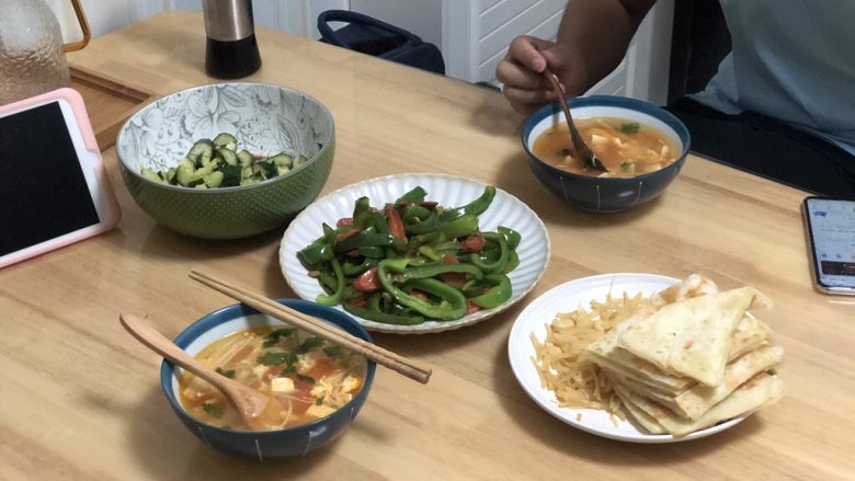 青椒炒香肠,晚餐时间