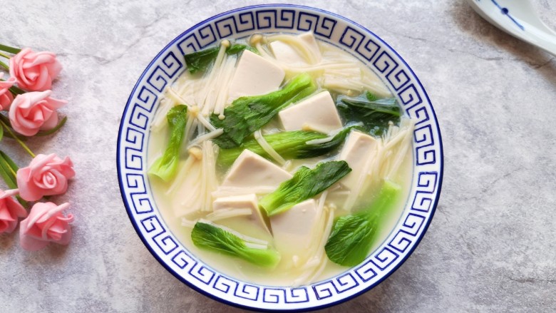 金针菇豆腐汤,味道好!
