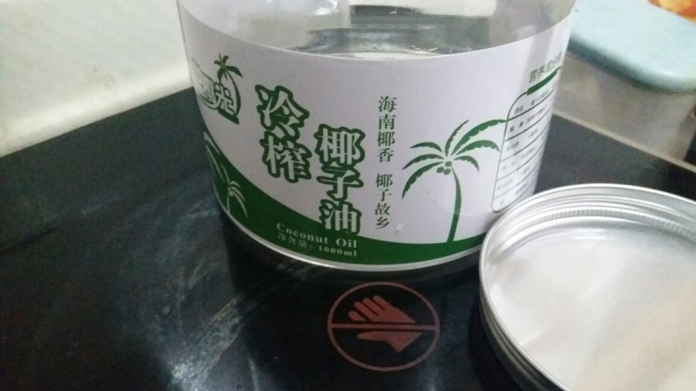 虾仁炒蛋,这里我用的油是冷榨椰子油，喜欢吃煎蛋的我尝试过很多油煎过的蛋，小贴士那里我会说说区别(⊙o⊙)哦~