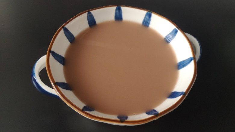 红豆薏米糊,这是弄掉后的,口感更加润滑,颜色漂亮如朱古力色又像咖啡