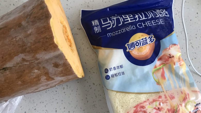 芝士焗南瓜,准备食材,芝士提前解冻
