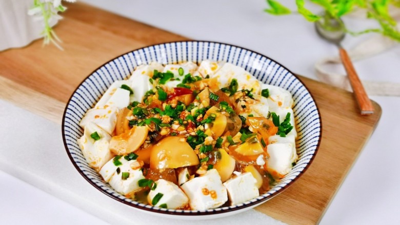 小葱拌豆腐,夏天的味道。