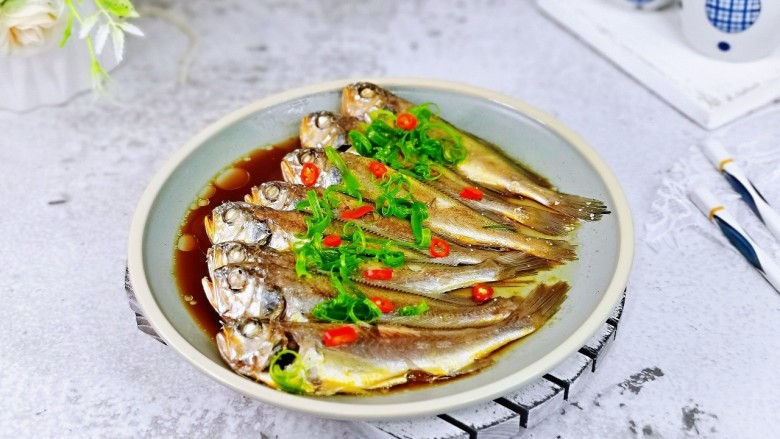 香辣小黄鱼,鲜美香辣无比的<a style='color:red;display:inline-block;' href='/shicai/ 352'>小黄鱼</a>,下面我们一起来制作吧!