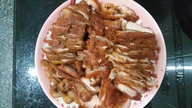 酱鸭肉,晚上吃的时候切片,还不错(⊙o⊙)哦~