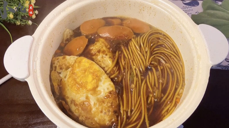 荷包蛋焖面