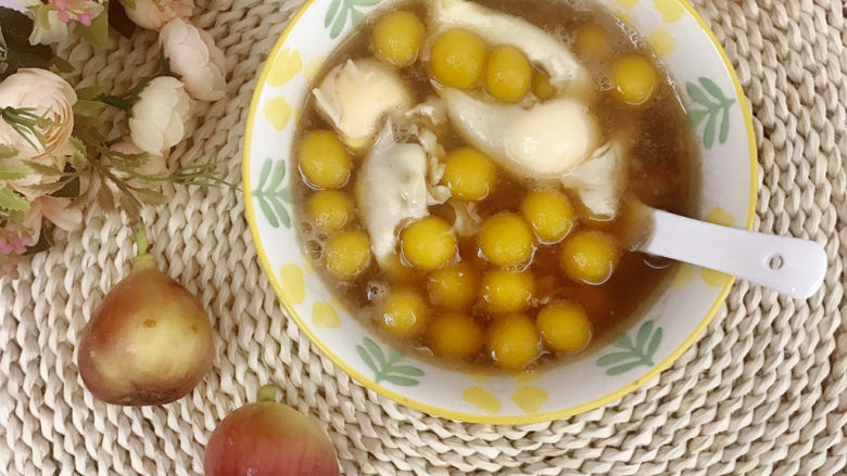 南瓜小圆子,装入碗中,开吃