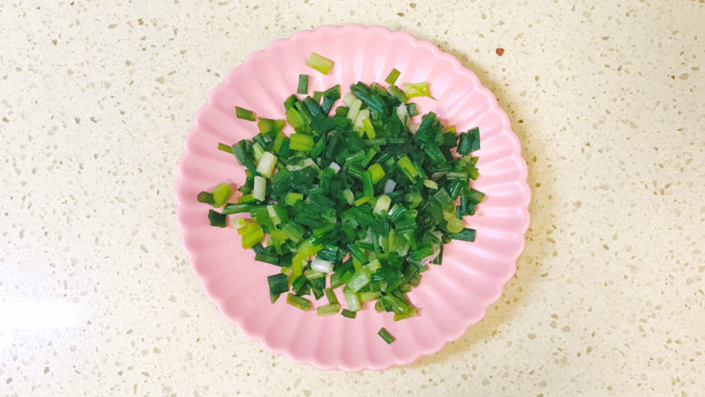 豆腐鸡蛋羹,葱洗净切碎备用