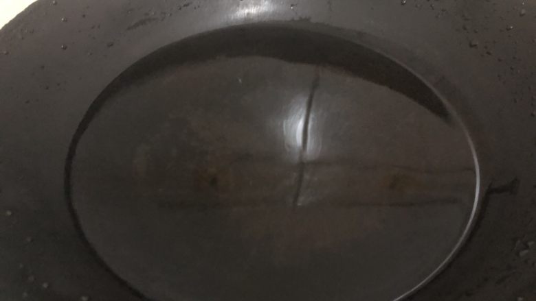 南瓜小圆子,1.水煮版,锅里加入适量的水,大火盖盖