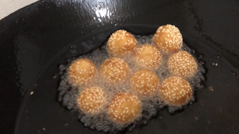 南瓜小圆子,二分钟后的样子,喜欢更脆的可以炸久点