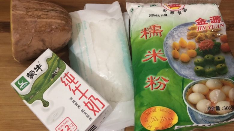 南瓜小圆子,准备食材，油炸版：加上芝麻和油