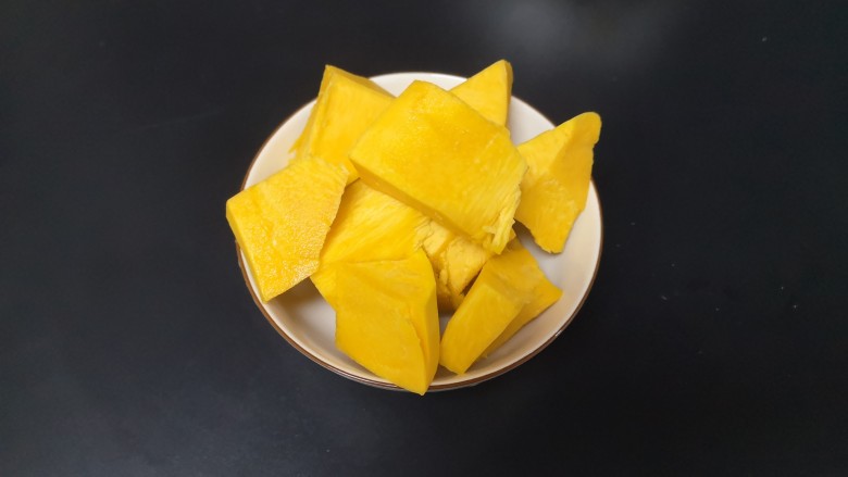 南瓜小圆子,南瓜切小片或小块,这样熟的快