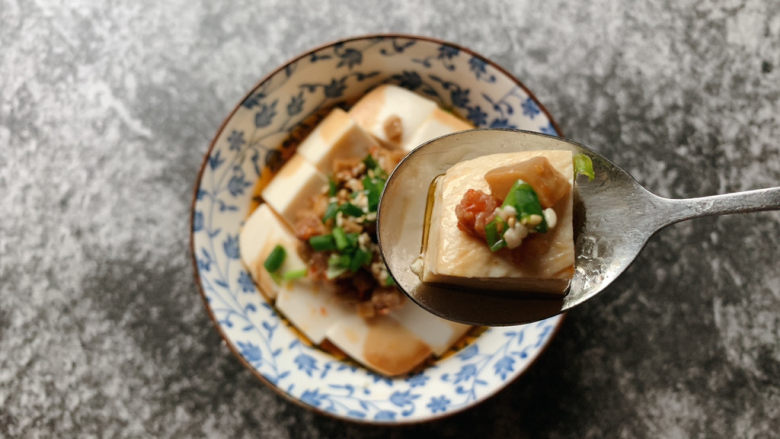 小葱拌豆腐,一口豆腐打开味蕾新世界~