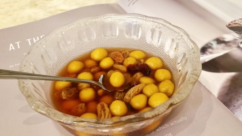 南瓜小圆子,因为红糖水熬煮的,所以不加蜂蜜也很甜了。趁热喝还是冷藏喝都很好