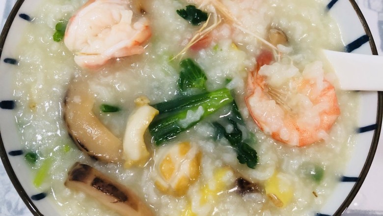 鲍鱼海鲜粥,我能吃三大碗哦,哈哈