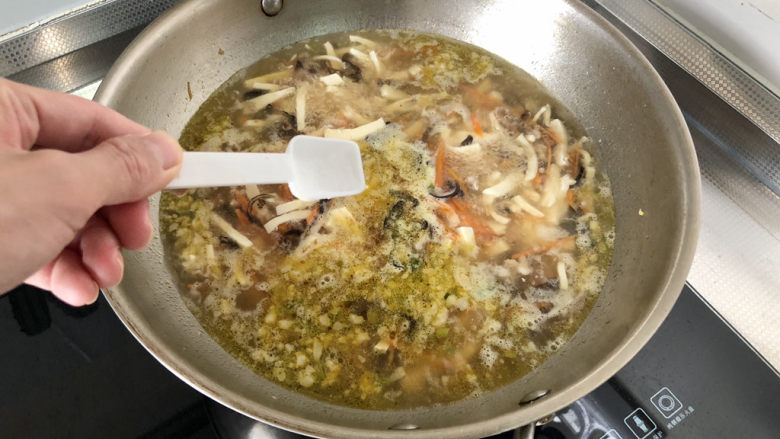 豆腐鸡蛋羹➕彩凤摇摇下翠微,尝下咸淡,根据个人口味添加少许食盐